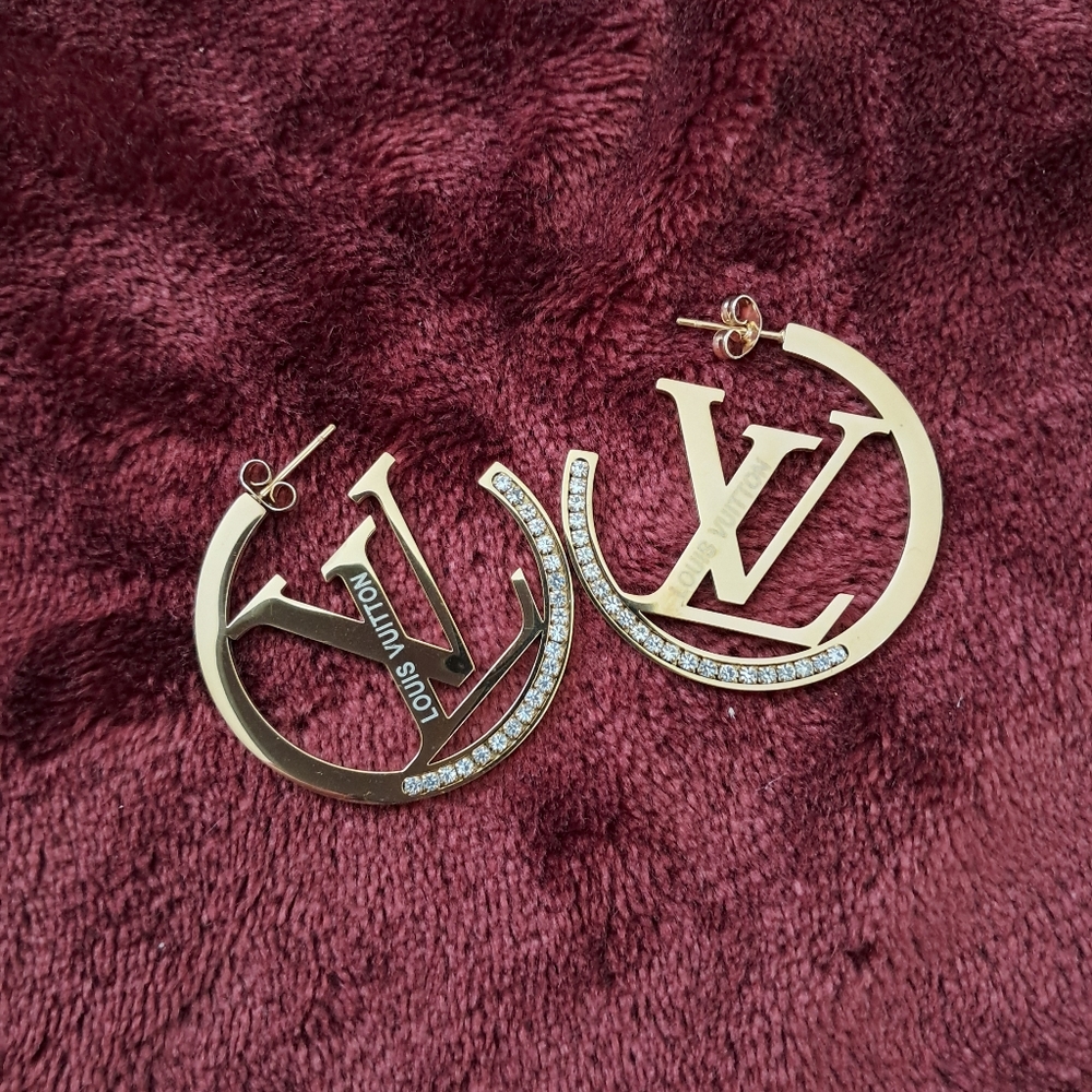 Fashion Desighn Stylish Silver Crystal Embellished Earrings - Picture 5 of 5